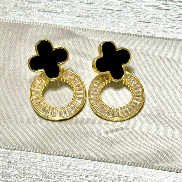 14K Gold Plated Four-leaf Clover Cubic Zirconia Stud Earrings New - Picture 4 of 8